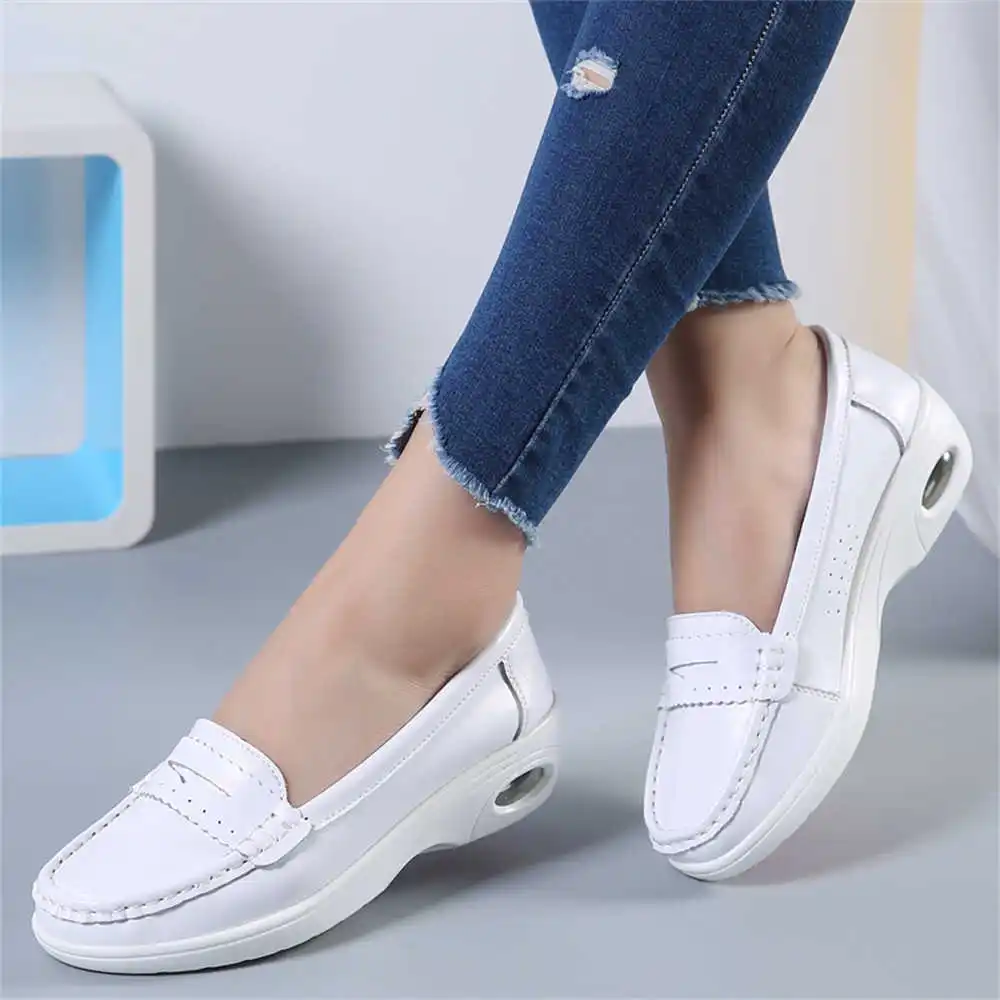 男性と女性のための厚いソールを備えた白いスライポントレーナー - Women'S Accessories Famous Footwear のレビューと価格