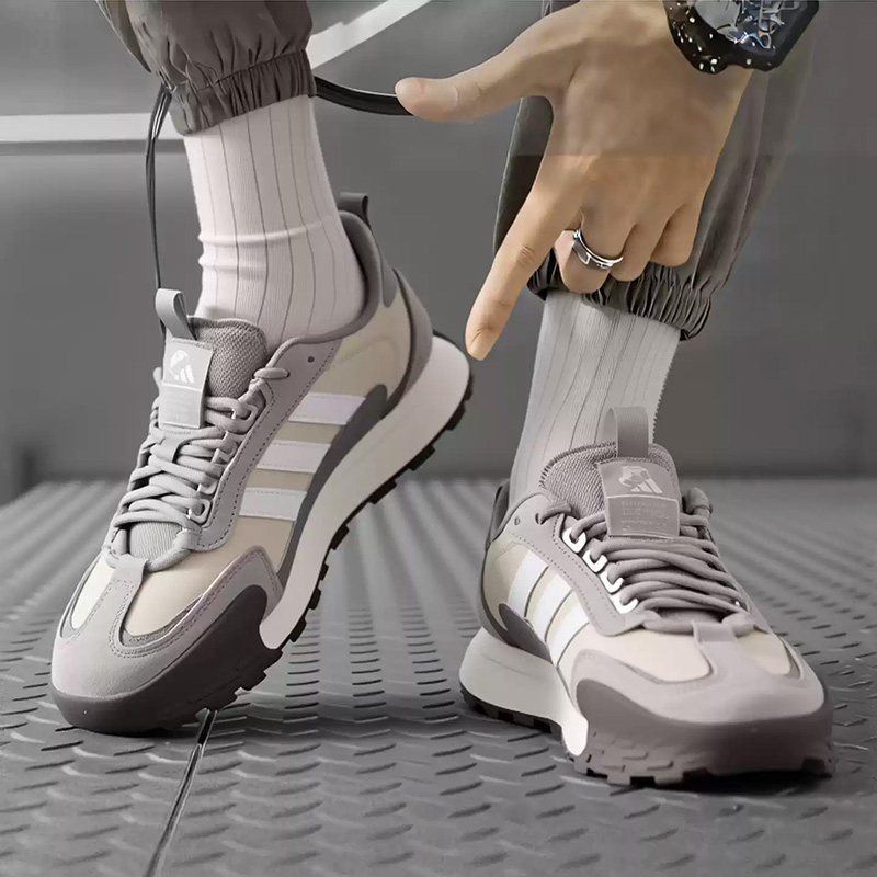 アディダス ベージュ グレー スエード ハイキング スニーカ - Women'S Accessories Adidas のレビューと価格