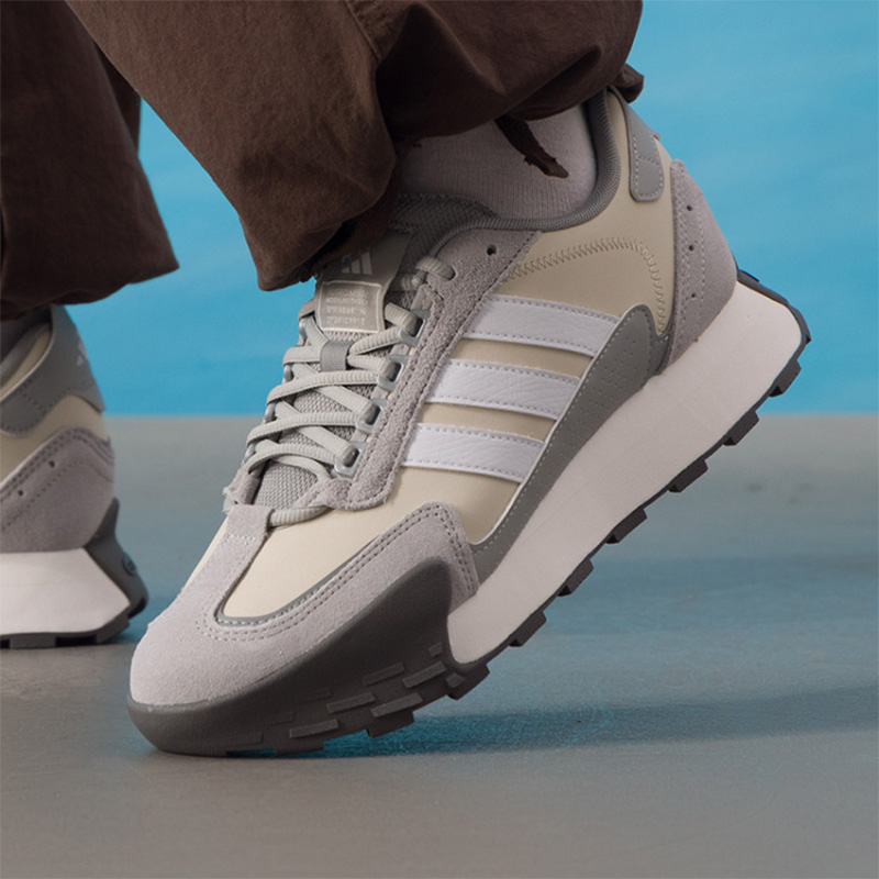 アディダス ベージュ グレー スエード ハイキング スニーカ - Women'S Accessories Adidas のレビューと価格