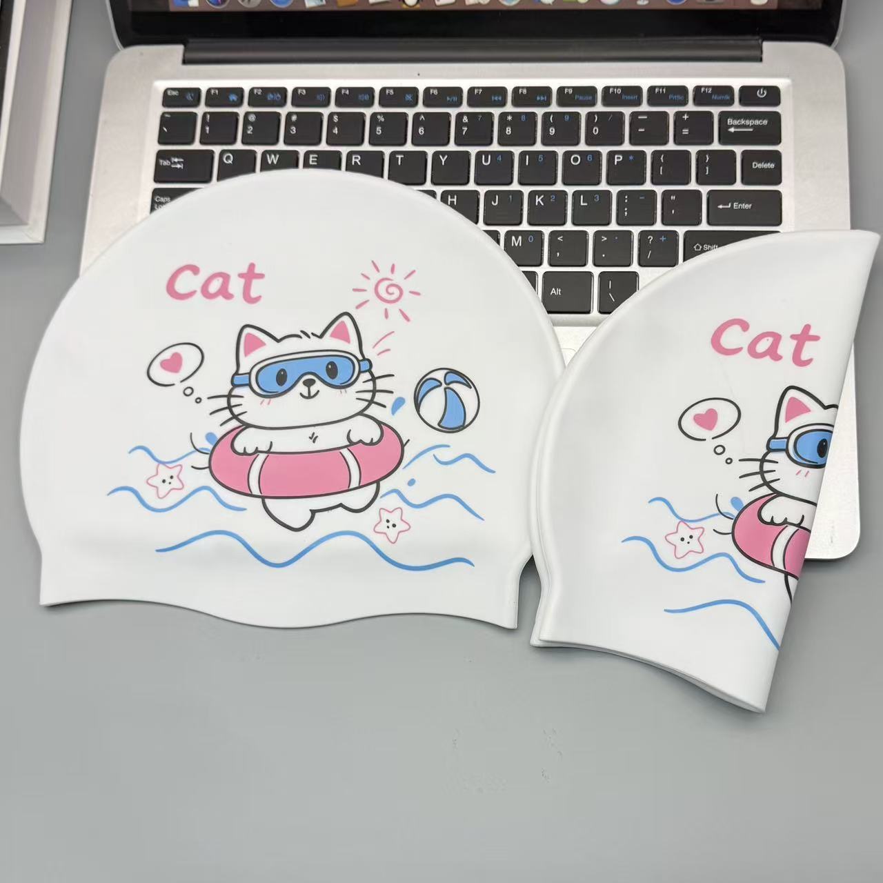 可愛い子猫柄シリコン水泳帽（女性用）、大人用漫画風夏用屋外防 - Women'S Ear Accessories のレビューと価格